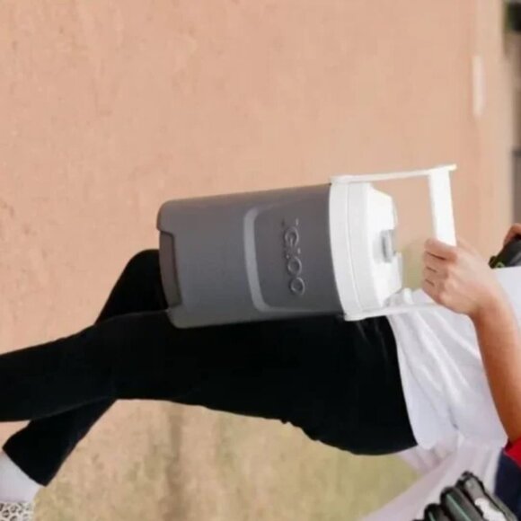 NEW Igloo Half Gallon Tumbler Jug Cooler Beverage Container Thermos 1/2 Gallon S - Picture 8 of 12